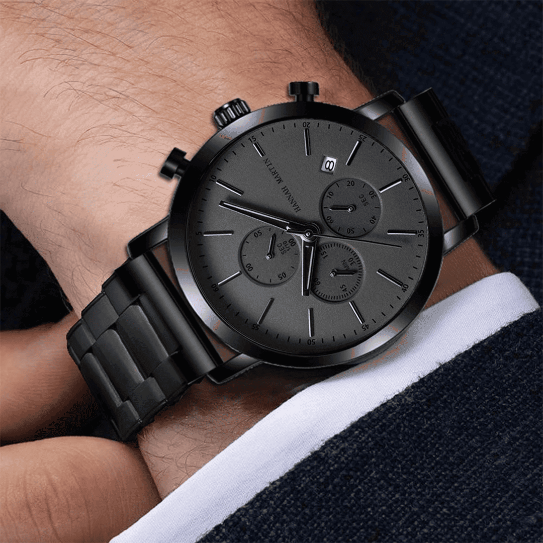 Relógio Rivietto Nortis 40mm usado com traje social, destacando elegância e imponência no pulso.