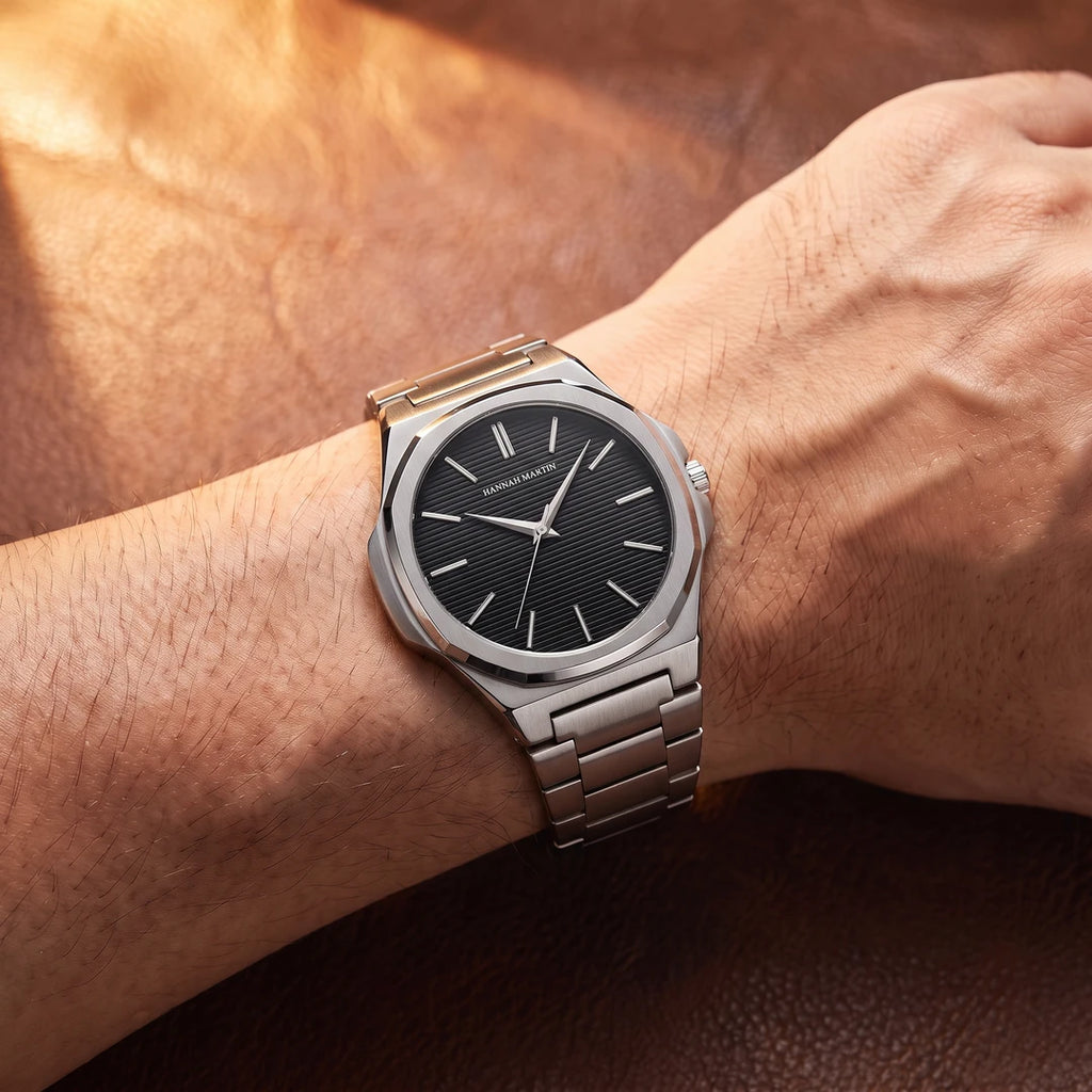 Relógio Linea 40mm Prata no pulso com bracelete de aço