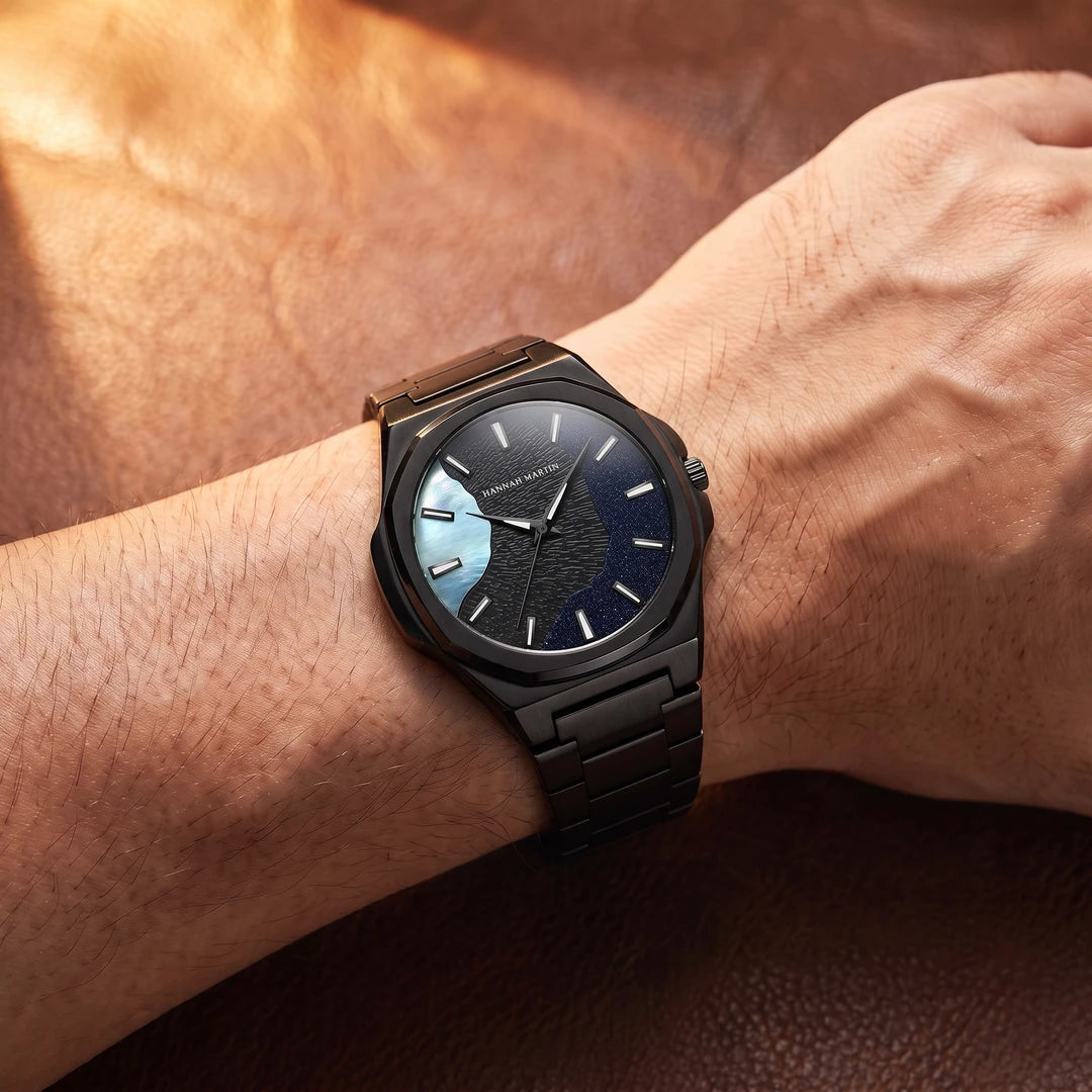 Relógio Astral 40mm Preto no pulso com bracelete de aço