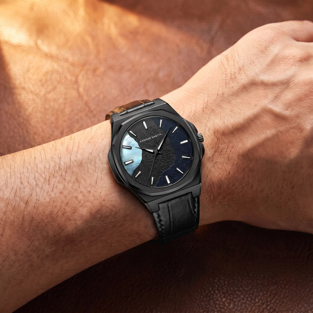 Relógio Astral 40mm Preto no pulso com pulseira de couro