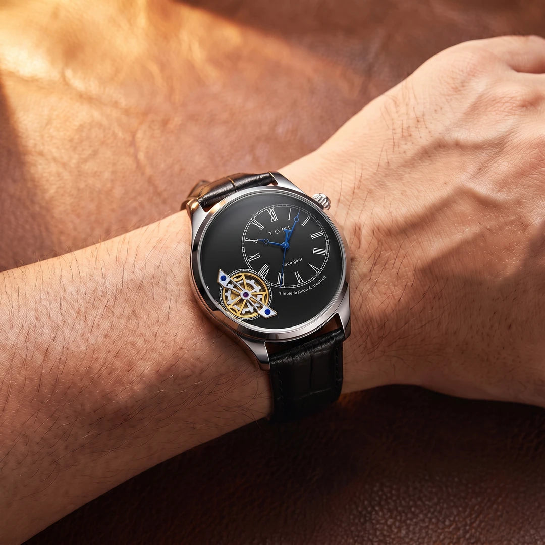 Relógio Doppio 42mm Preto e Prata no pulso