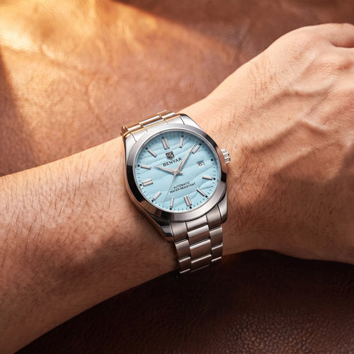Relógio Dubai 40mm Azul Claro no pulso