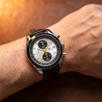 Relógio Duetto 44mm Branco e Preto no pulso