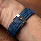 Lumen 42mm Azul - detalhe da pulseira e fivela