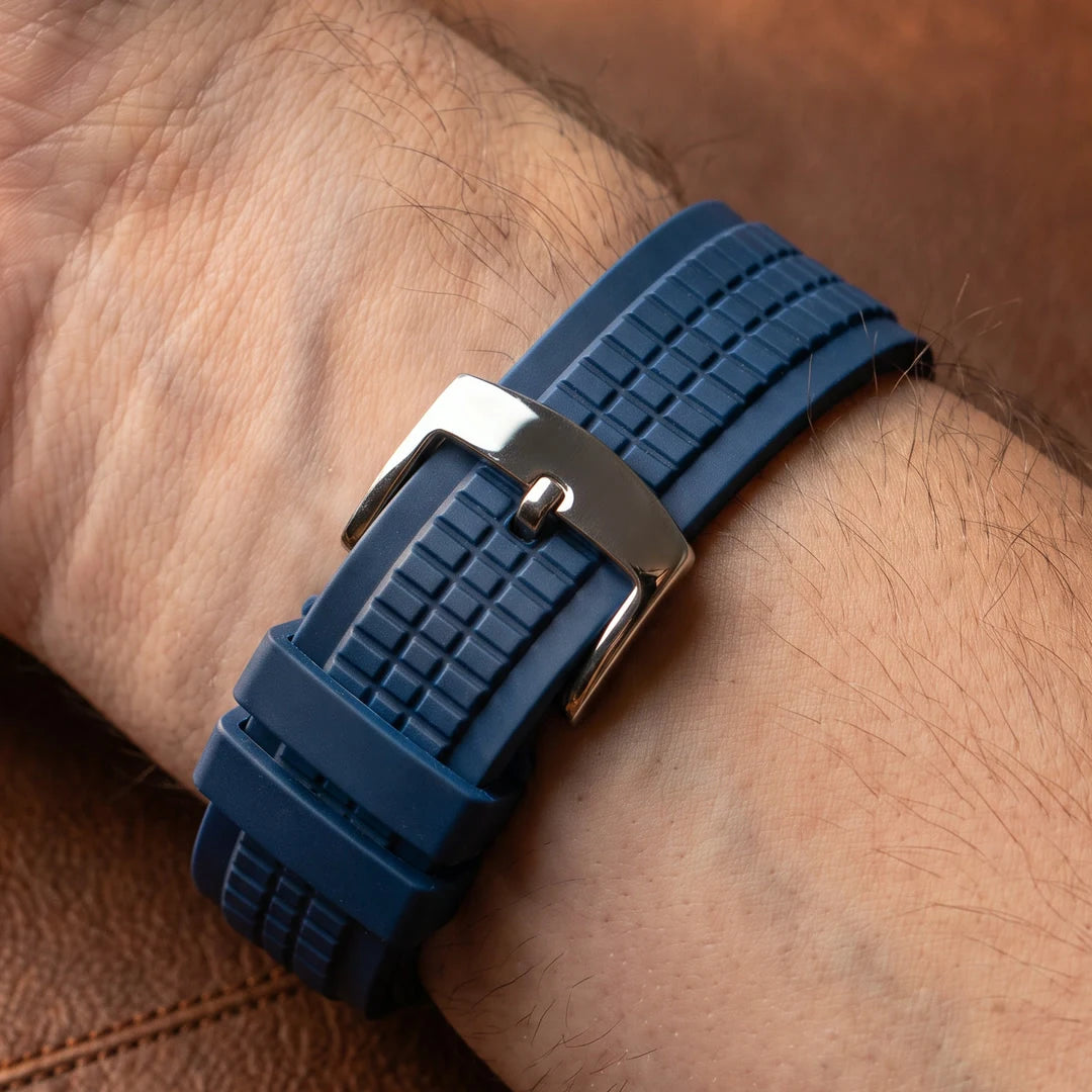 Lumen 42mm Azul - detalhe da pulseira e fivela