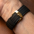 Lumen 42mm Preto e Dourado - detalhe da pulseira e fivela