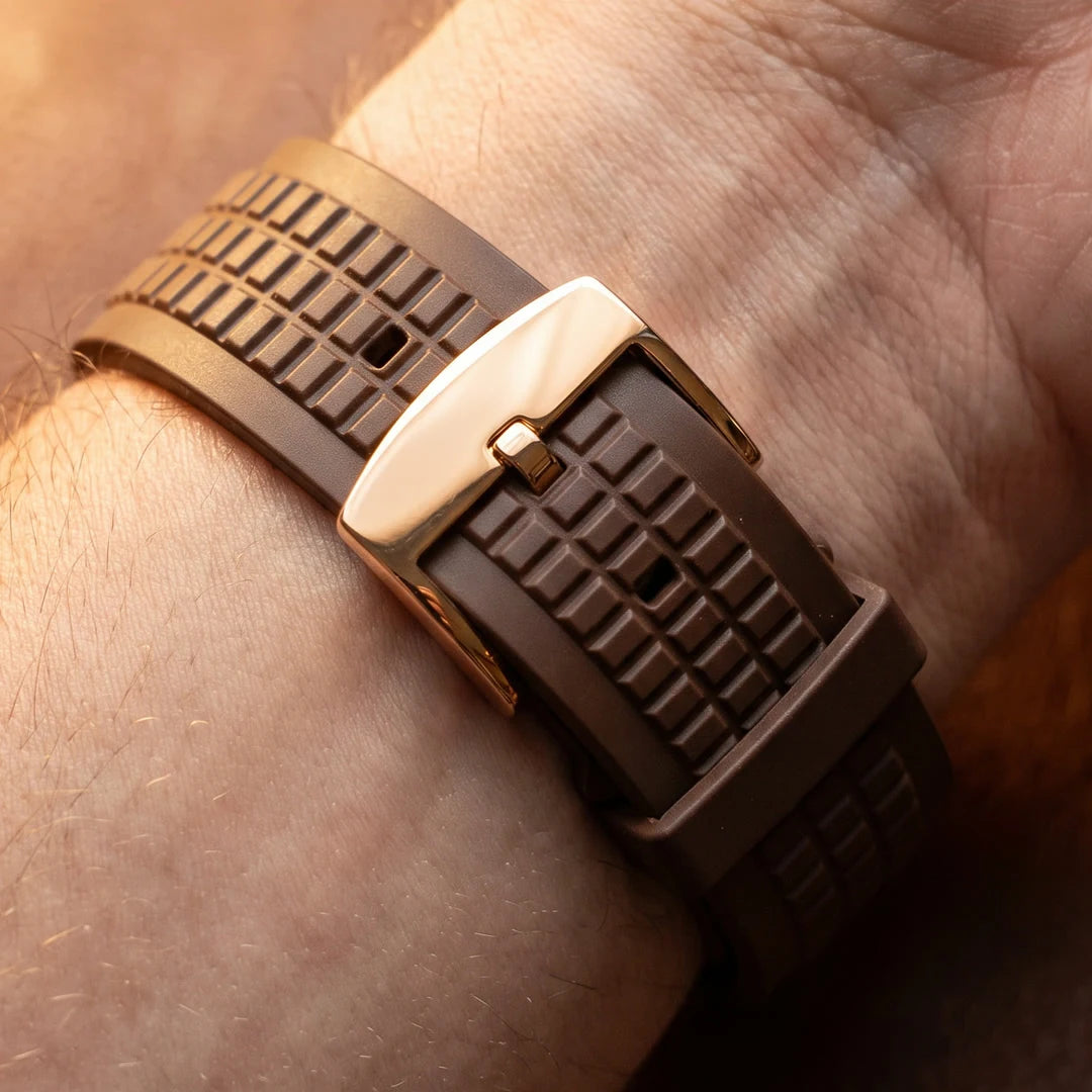Lumen 42mm Marrom e Rose - detalhe da pulseira e fivela