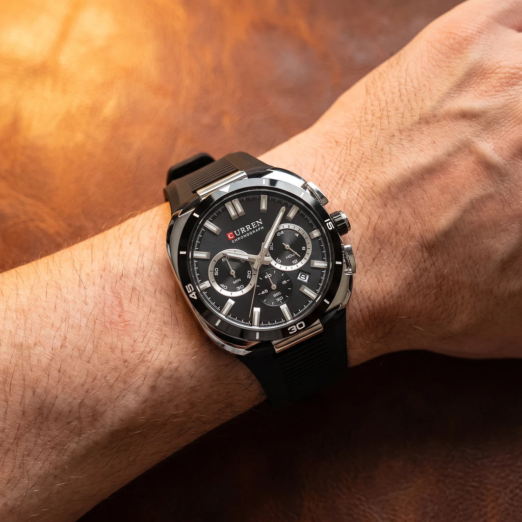 Relógio Moka 43mm Preto e Prata no pulso