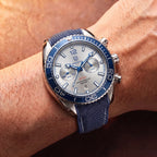 Relógio Netuno 44mm Branco e Azul no pulso