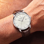Relógio Oliva 41mm Couro Branco - Couro Marrom no pulso