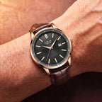 Relógio Oliva 41mm Couro Preto e Rosê - Couro Marrom no pulso