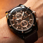 Omega 45mm Marrom - frontal no pulso