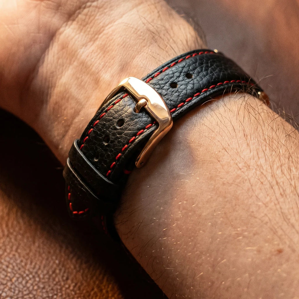Omega 45mm Preto Rose - detalhe da pulseira