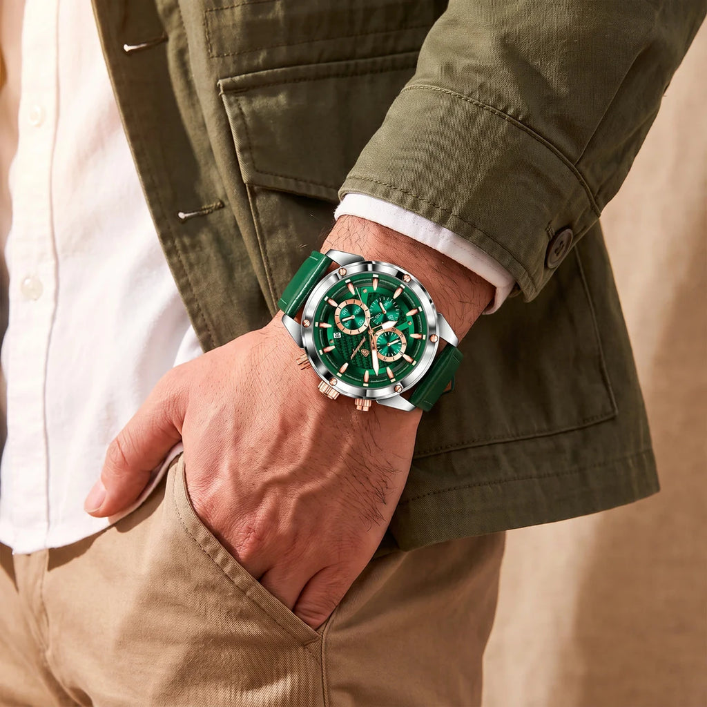 Omega 45mm Verde - no pulso com a mao no bolso