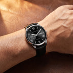 Relógio Romano 42mm Preto e Prata no pulso