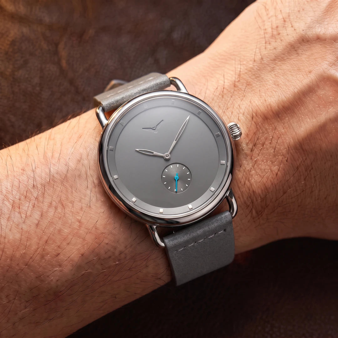 Relógio Silente 41mm Cinza no pulso