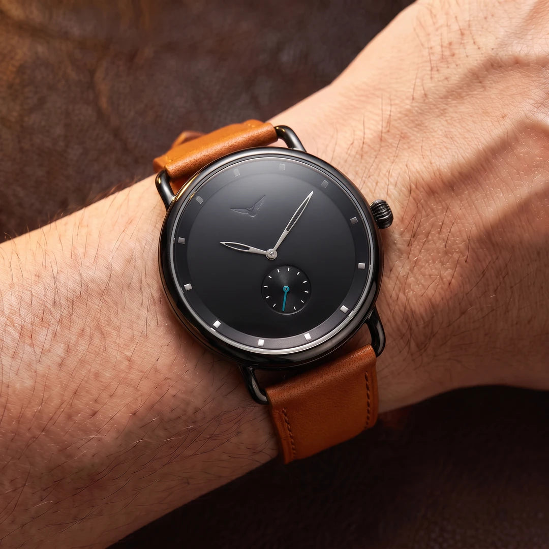 Relógio Silente 41mm Preto e Marrom no pulso