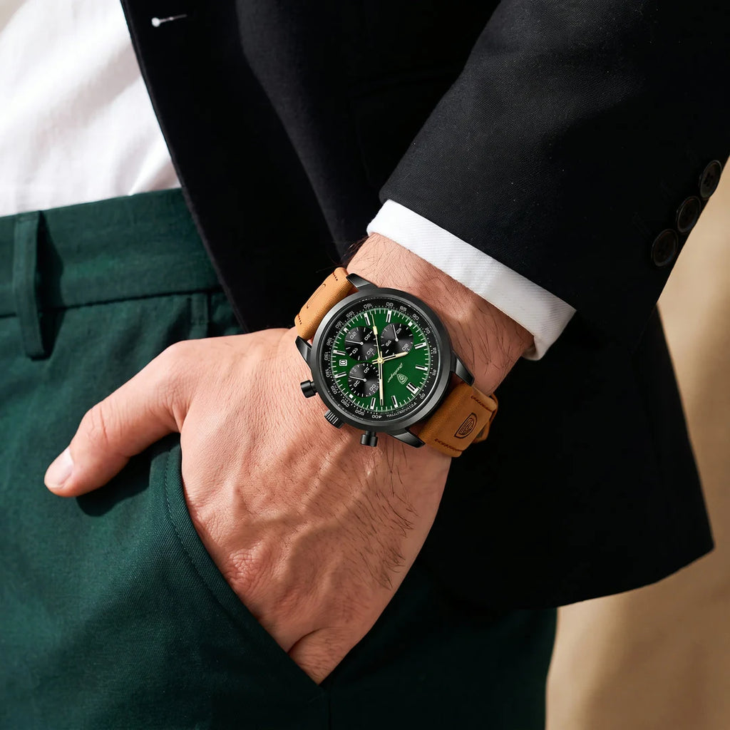 Sublime 41mm Verde Couro - no pulso com a mao no bolso